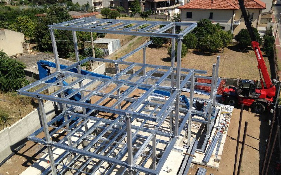 Telaio in acciaio zincato di un edificio