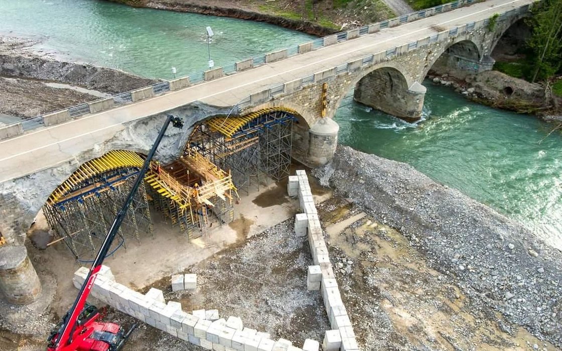 Recupero di un ponte in pietra con centine