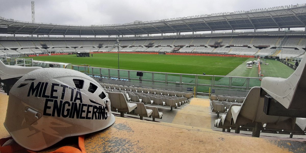 Casco Miletta Engineering durante un'ispezione in uno stadio